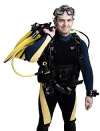 Man in full scuba gear with fins over his shoulder, an unexpected outfit that shows how inconsistency confuses people